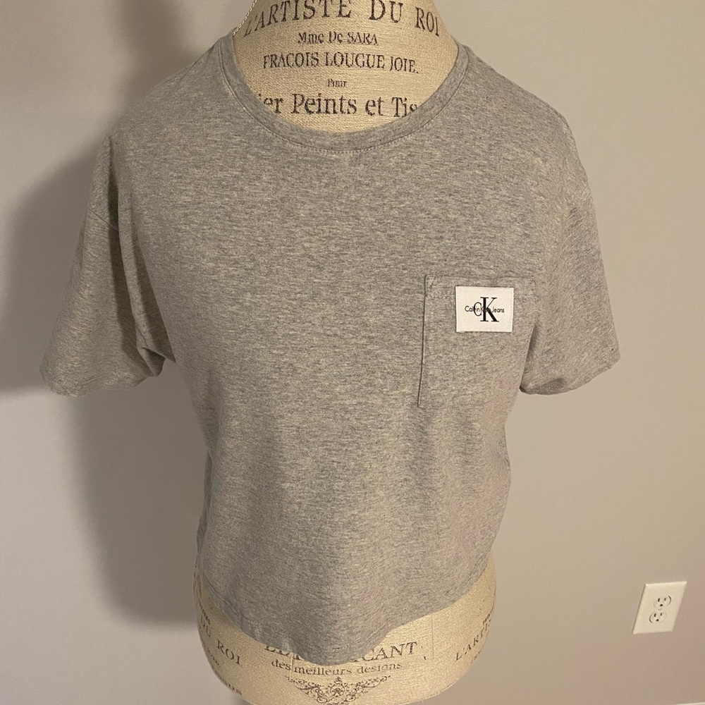 Calvin Klein cropped shirt